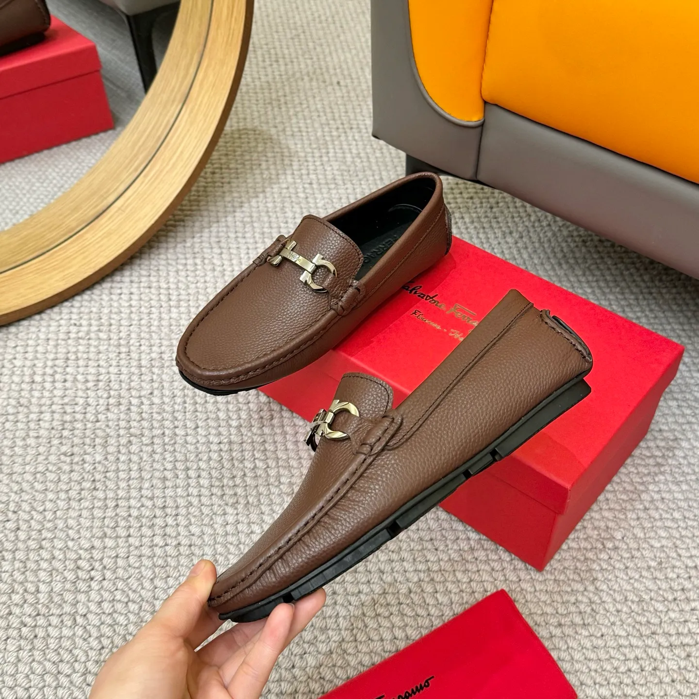Men's men's shoes 💰420 (Yangli) Ferragamo 〰Ferragamo 2⃣️0⃣️2⃣️5️⃣ New series 👊🏻 Upper 🇮🇹 Italian imported calfskin, original outsole molding. Water-dyed sheepskin lining. The identity of every successful man is set off, and the upper and lower shoes are elegant and stable🚶🏻🚶🏻The high-end custom counter original replica is an eternal classic🔍️Number of codes: 38-46 with counter packaging